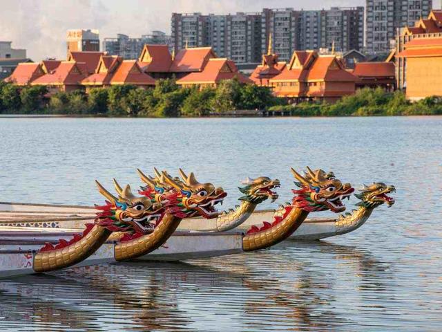 湖中的龙舟，中国